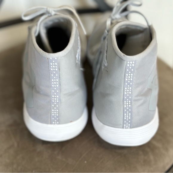 Size 10.5 Under Armour gray/ white Street Precision Mid Running shoes - Picture 6 of 7